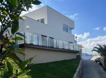 Casa · 2713m² · 3 Quartos · Casa à venda - no Centro