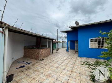 Casa · 112m² · 3 Quartos · 3 Vagas · Oportunidade Única a 300 Metros da Praia: Imóvel em Lote Inteiro com 3 Quartos e Área de Lazer