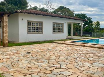Visão lateral para área de lazer · Ótima casa escriturada no Setor de Mansões do Lago Norte! 
