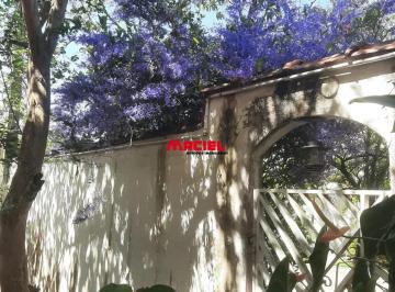 Casa · 400m² · 3 Quartos · 6 Vagas · Uma casa de campo dentro da cidade localizado em Condominio no bairrro Urbanova  com  910 m2 de area