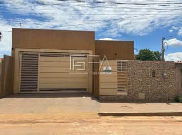 Casa · 200m² · 3 Quartos · 2 Vagas · Espaçosa Casa de 3 Quartos, 2 Suítes e Cobertura Panorâmica para Deslumbrante Vista da Cidade