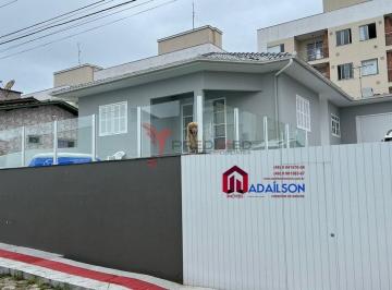 Notice: Undefined offset: 7 in /home/vivalisto/htdocs/vivalisto.com.br/src/flity/www2/__imovelweb.php on line 551 · CASA COM 3 QUARTOS E 2 SUÍTES À VENDA,200 M²P POR R$ 893.000 SÃO JOSE SC