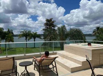 varanda e jacuzzi travertino · Camarote Vip 100 m2 mobiliado, frente lago e nasc., melhor local., c/ jacuzzi