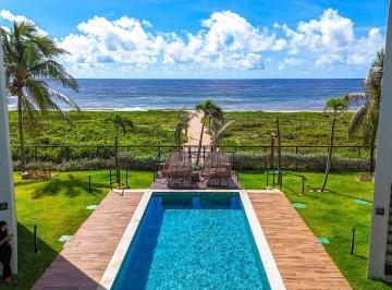 Casa · 106m² · 3 Quartos · 2 Vagas · Apartamento 3/4 em Condomínio Frente Mar