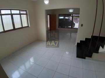 Casa · 230m² · 3 Quartos · 4 Vagas · Sobrado com ótima localização à 10 minutos da Estação Butantã