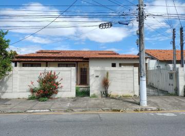 Casa · 180m² · 4 Quartos · 4 Vagas · Alugue Bela Casa Linear com Área de Lazer no Flamboyant