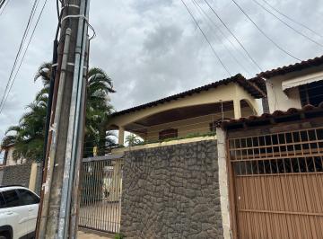 Casa de 4 quartos, Taguatinga · Oportunidade casa em 2 lote na CNB 12 em Taguatinga perto da praça do DI