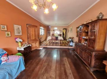 Casa · 207m² · 4 Quartos · 2 Vagas · Sobrado com 4 dormitórios no Jd. Pinheiros.