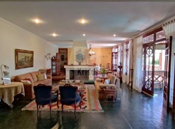 Casa · 650m² · 4 Quartos · 4 Vagas · Descubra seu novo lar em um paraíso na Granja Viana!