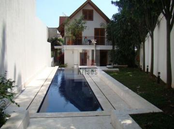 Casa · 540m² · 3 Quartos · 6 Vagas · Casa em condomínio com 3 suítes, sendo 2 com varanda e mezanino e piscina exclusiva!