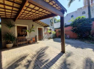 Casa · 260m² · 4 Quartos · 4 Vagas · Sobrado Contemporâneo no Morumbi com 3 dormitorios sendo 2 suites.