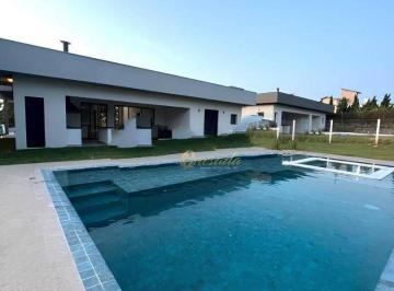 c70736274dcfe1118c81e5cee185e19cd69b0863 · Casa térrea nova, à venda, 3 suítes, escritório, piscina, Condomínio Terras de Itaici, Indaiatuba.