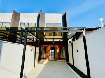 Casa · 112m² · 3 Quartos · 2 Vagas · Sobrado à venda no bairro Costa e Silva - Joinville/SC