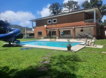 Casa · 720m² · 4 Quartos · 10 Vagas · Sobrado para venda no Guarujá, próximo a praia