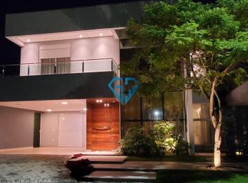 Casa · 237m² · 3 Quartos · 2 Vagas · Casa Alto Padrão em Condomínio Fechado