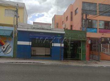 Comercial · 223m² · Prédio comercial com 2 lojas de rua à venda na Parada Pinto, com 8 salas e 3 banheiros.