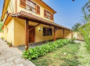 Casa · 255m² · 3 Quartos · Casa com 3 quartos em Agriões, Teresópolis.
