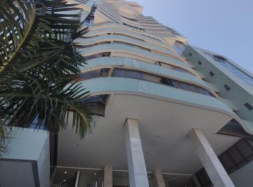 Apartamento de 3 quartos, Salvador · Duas suítes + dois closets, varanda e home no Lot. Aquarius com 180m2 e 5 vagas