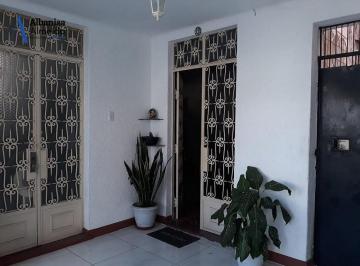 Comercial · 230m² · 5 Quartos · 3 Vagas · EXCELENTE PONTO COMERCIAL e MORADIA NO CENTRO DA CIDADE