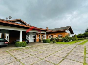 Casa · 850m² · 10 Quartos · 10 Vagas · Casa em Alameda Água Marinha - Jardim do Embaixador - Campos do Jordão/SP