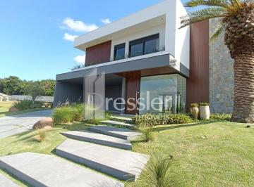 Casa · 588m² · 6 Quartos · 3 Vagas · 
                Casas - 6 dormitórios - Carneiros
                
