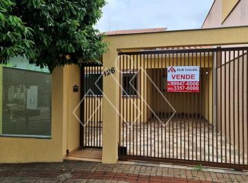 Casa · 90m² · 3 Quartos · 2 Vagas · Encantadora casa geminada à venda, de 3 Quartos (1 suíte) num acolhedor e tranquilo bairro!