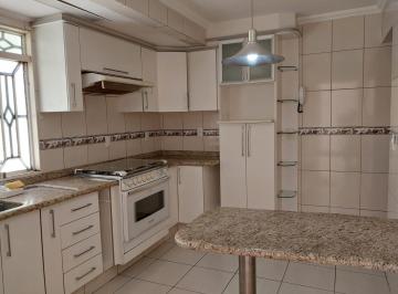 cozinha · O lar ideal no Guará I: Sobrado espaçoso com edícula independente