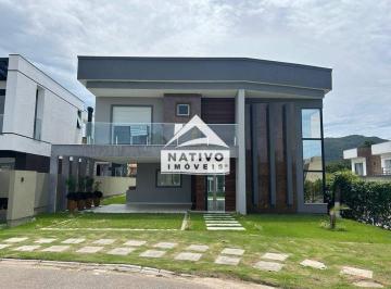 Casa · 212m² · 3 Quartos · 3 Vagas · Casa
