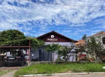 Casa · 300m² · 5 Quartos · 1 Vaga · Terreno 10 x 30 com excelente localização no Bairro Camobi