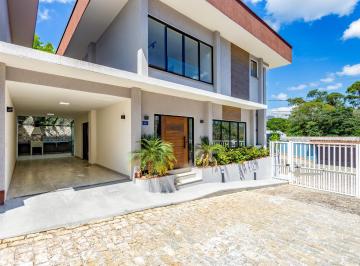 Casa · 153m² · 4 Quartos · 2 Vagas · Casa com 4 quartos em condomínio na Várzea, Teresópolis.