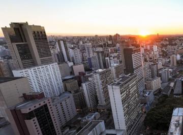 Apartamento de 1 quarto, Curitiba · Studio no 32º Andar Centro de Curitiba com vaga em construção