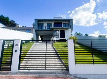 Casa · 156m² · 3 Quartos · 2 Vagas · Casa à venda no bairro Primeiro de Maio