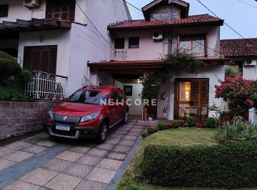 Casa · 180m² · 4 Quartos · 2 Vagas · Casa de condomínio em  Avenida Eduardo Prado - Cavalhada - Porto Alegre/RS
