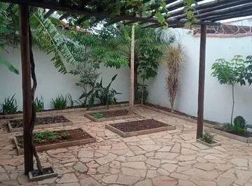 Casa · 180m² · 3 Quartos · 2 Vagas · Casa com 3 quartos à venda no Bairro Segismundo Pereira - Uberlândia/MG