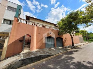 b5c0acb3497ae9e74f1b5a58f712f6ac45afa532 · Casa com 4 dormitórios à venda, 280 m² por R$ 900.000,00 - Jardim Vitória - Poços de Caldas/MG