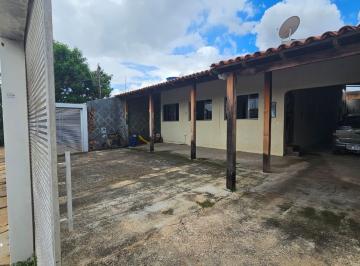 Casa de 2 quartos, Gama · Vende-se uma casa de 03 quartos, sendo 01 suíte na Qd. 06 do Setor Sul