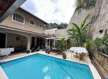 232126.jpg · Casa independente com 4 quartos sendo 2 suítes no Vale do Paraíso Teresópolis/RJ.