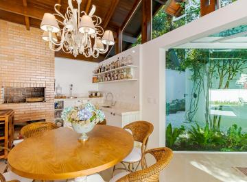 Casa de 4 quartos, Curitiba · Casa com piscina e 4 suítes na Rua Eduardo Sprada 