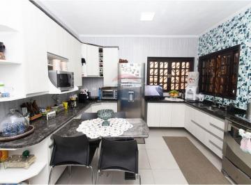 Casa · 200m² · 3 Quartos · 2 Vagas · sobrado 3 dormitórios - Bom Clima - Próximo da prefeitura