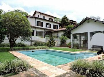 Casa · 443m² · 4 Quartos · 4 Vagas · Cond. Forest Hills - Casa Colonial americana, com 4 suítes e piscina! Ao lado do Clube!
