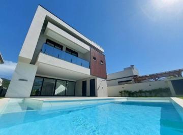 Casa · 315m² · 4 Quartos · 4 Vagas · Casa de alto padrão à venda no Caledônia Private Village em Camboriú