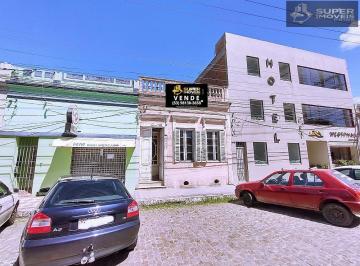 Casa · 235m² · 5 Quartos · Oportunidade de Investimento no Centro de Pelotas-RS
