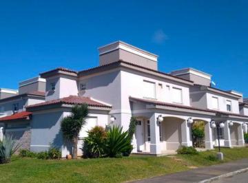 Casa de 3 quartos, Laguna · Casa de condomínio à venda em Laguna/SC