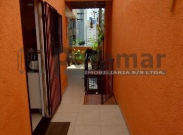 Casa · 172m² · 4 Quartos · 2 Vagas · Sobrado no Conjunto Residencial