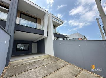 Foto 01 · Espaçoso Sobrado Geminado no Bairro Floresta - 140m², 3 Quartos, Suíte, 2 Vagas de Garagem e Área no