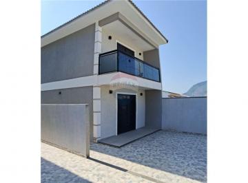 Casa · 80m² · 2 Quartos · 2 Vagas · Casa duplex com dois dormitórios com banheiro em itaipuaçu.