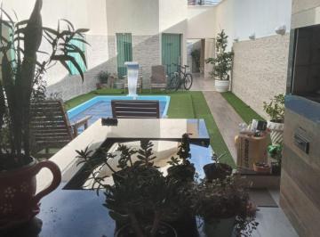 Casa de 3 quartos, Santa Maria · Excelente casa térrea com 3 quartos sendo 1 suite.