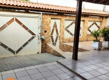 Casa · 270m² · 5 Quartos · 5 Vagas ·  Casa à venda com 5 dormitórios sendo uma suíte com garagem e piscina! 