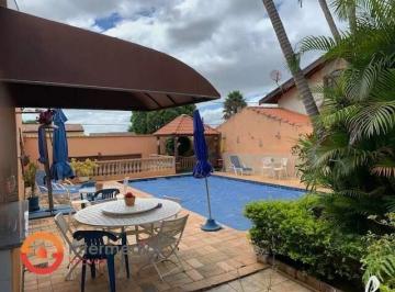 Casa · 253m² · 3 Quartos · 2 Vagas · Venda Casa à venda com 600 m² de terreno com 3 dormitórios mais edícula e área Gourmet 