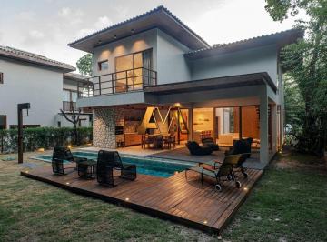 Casa · 220m² · 4 Quartos · 2 Vagas · CASA 4 SUITES COM VARANDA EM PRAIA DO FORTE